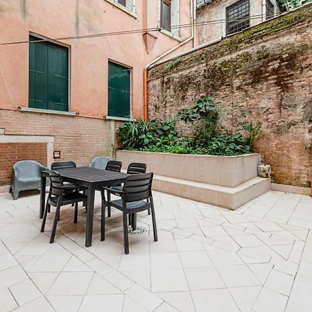 Casa Leone- Cozy And Central Accommodation In Venice Exterior photo